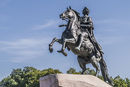 Der Eherne Reiter auf dem Senatsplatz in Sankt Petersburg. Foto: Alex Fedorov, https://commons.wikimedia.org/wiki/File:Bronze_Horseman_02.jpg.